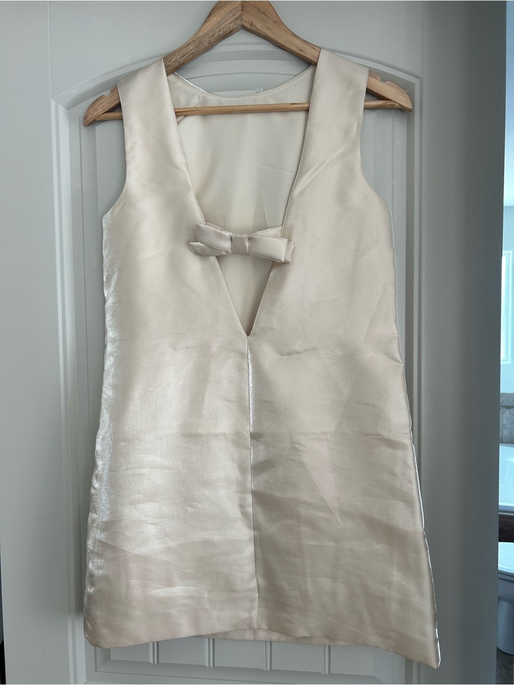Elegant Cream Satin V-Neck Dress with Bow